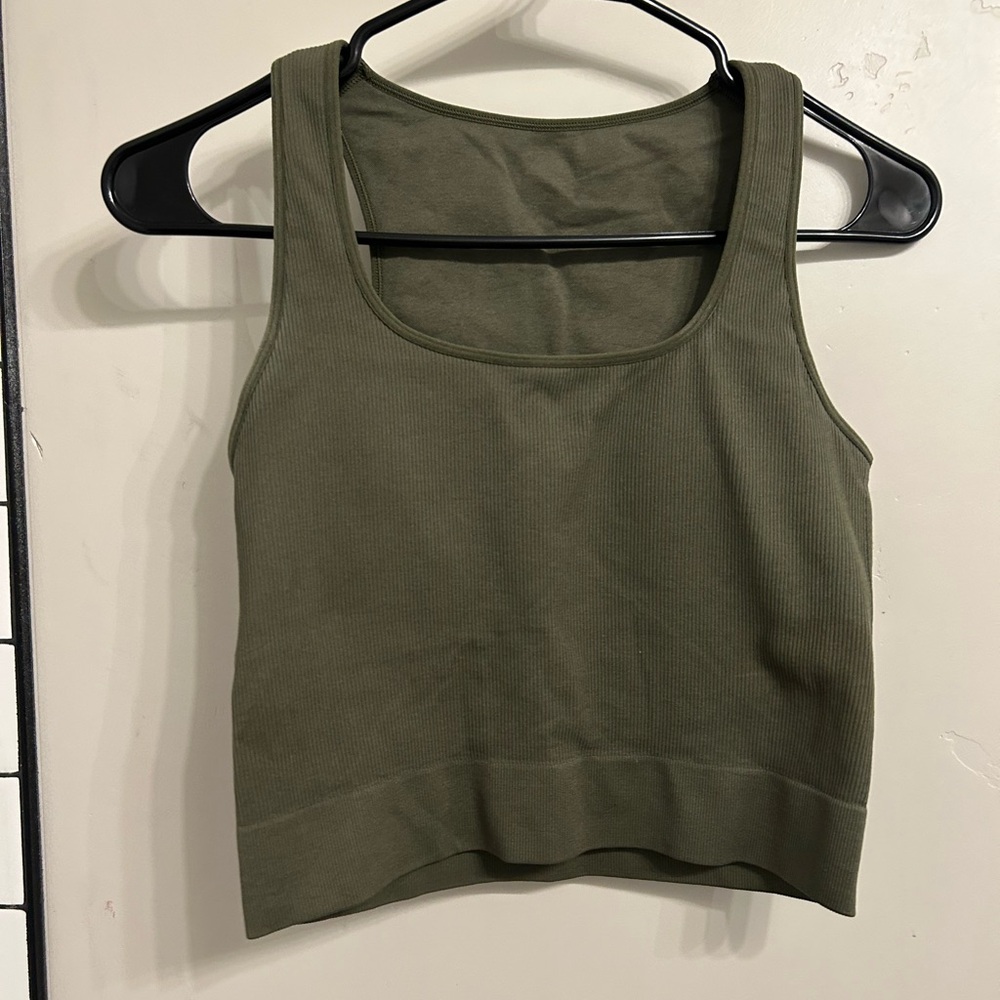 DSG Momentum seamless cropped tank top; ribbed, olive green, size small